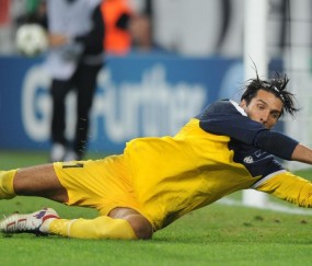 开云体育视频直播-赛道上的历史性时刻，迈凯伦力克梅赛德斯，汉密尔顿刷新不朽纪录