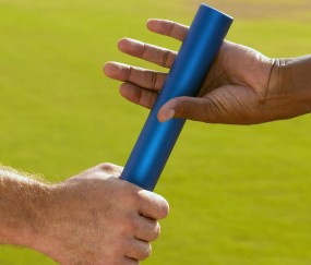 开云体育平台APP-绿茵与赛道交汇之夜，梅西如何一手掌控F1街道赛的隐形赛场