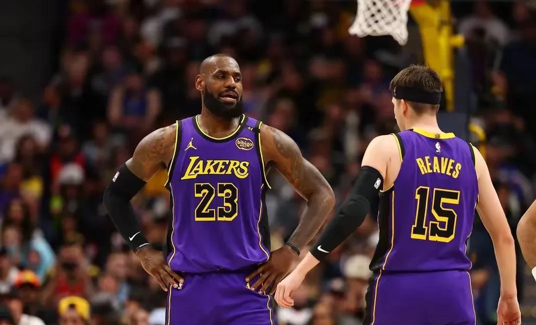 湖人客场不敌快船，詹姆斯孤掌难鸣