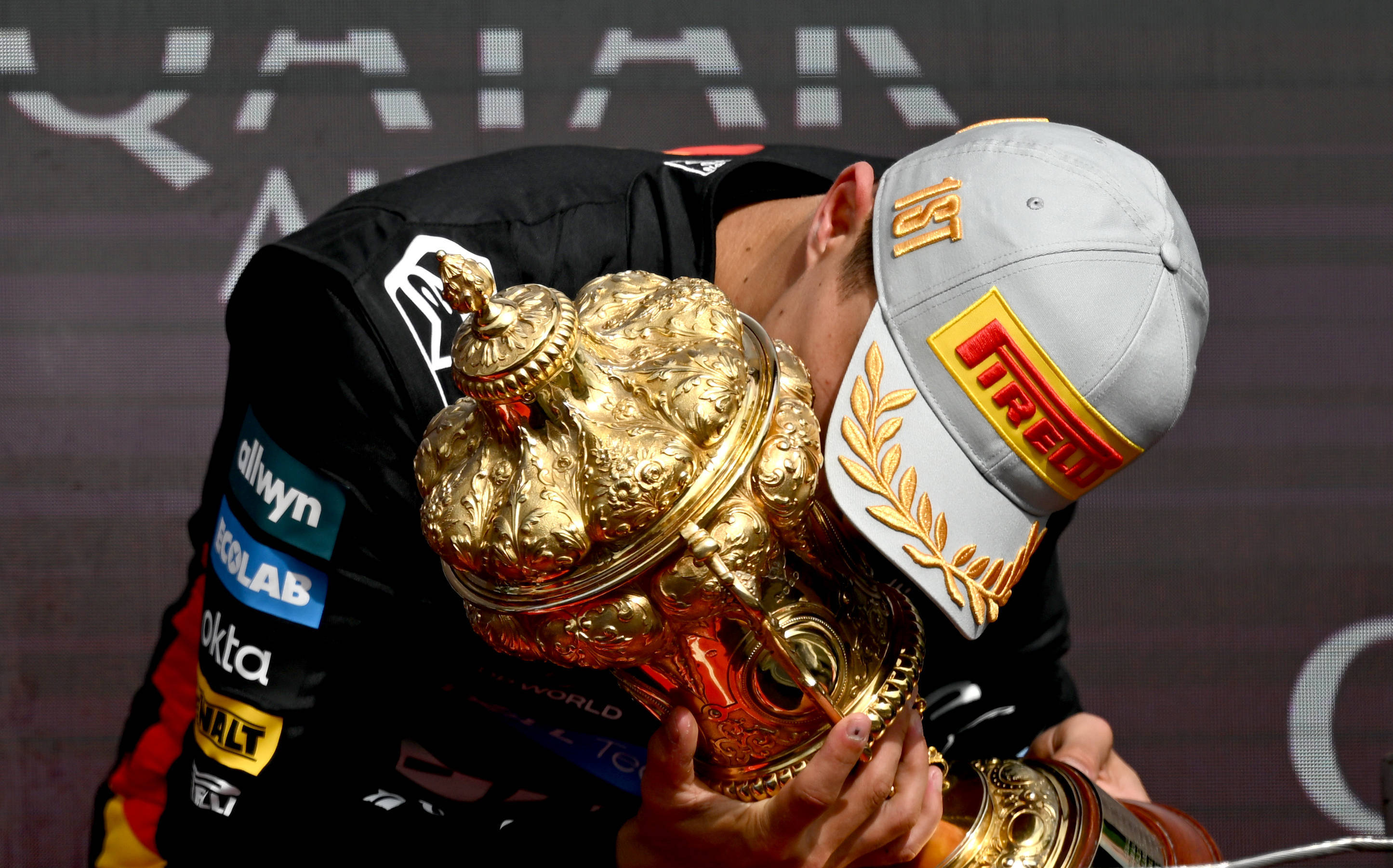 红牛车队逆转索伯车队，阿隆索惊艳四座