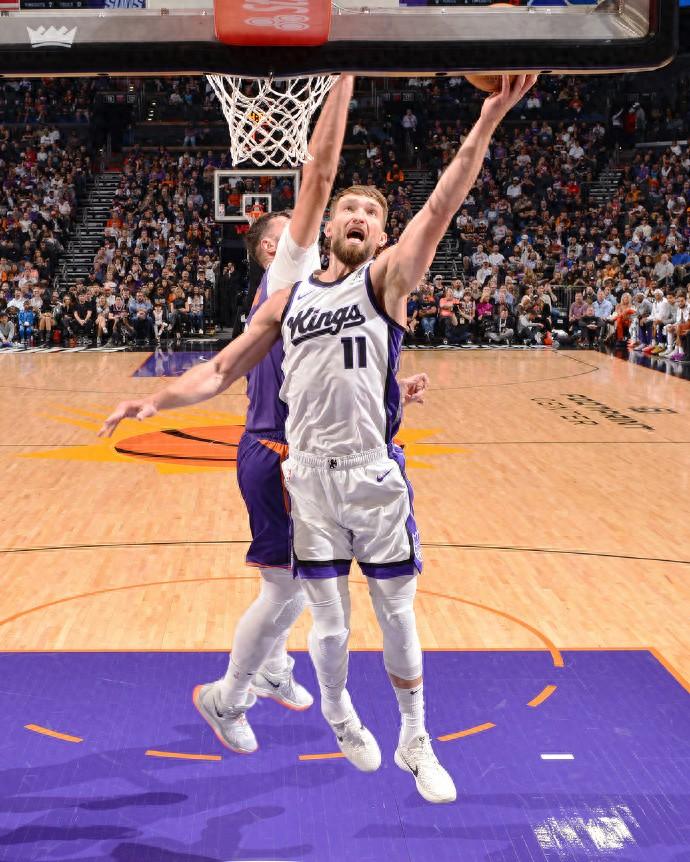 江苏队完胜太阳，福克斯刷新纪录