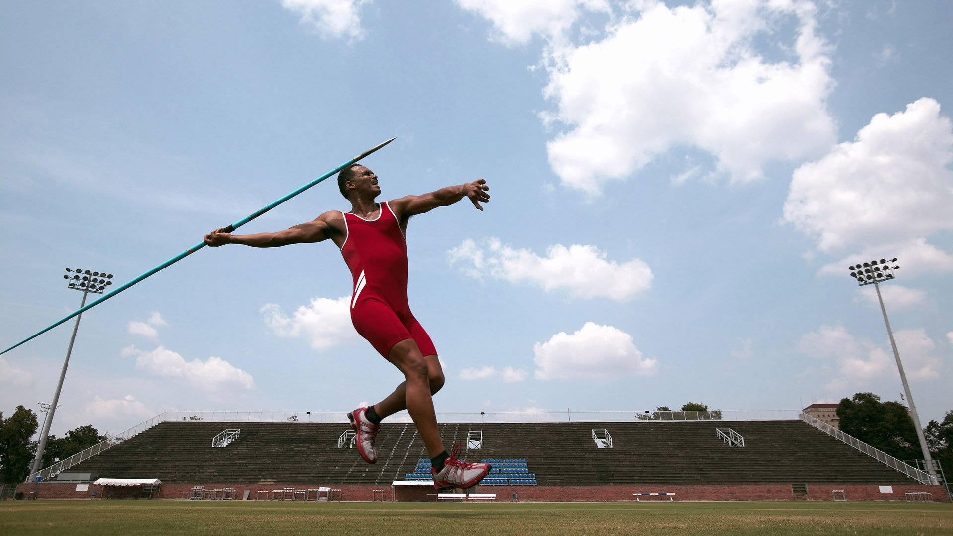 沙漠风暴席卷绿茵场，内马尔高能输出，沙特战术完胜秘鲁的启示