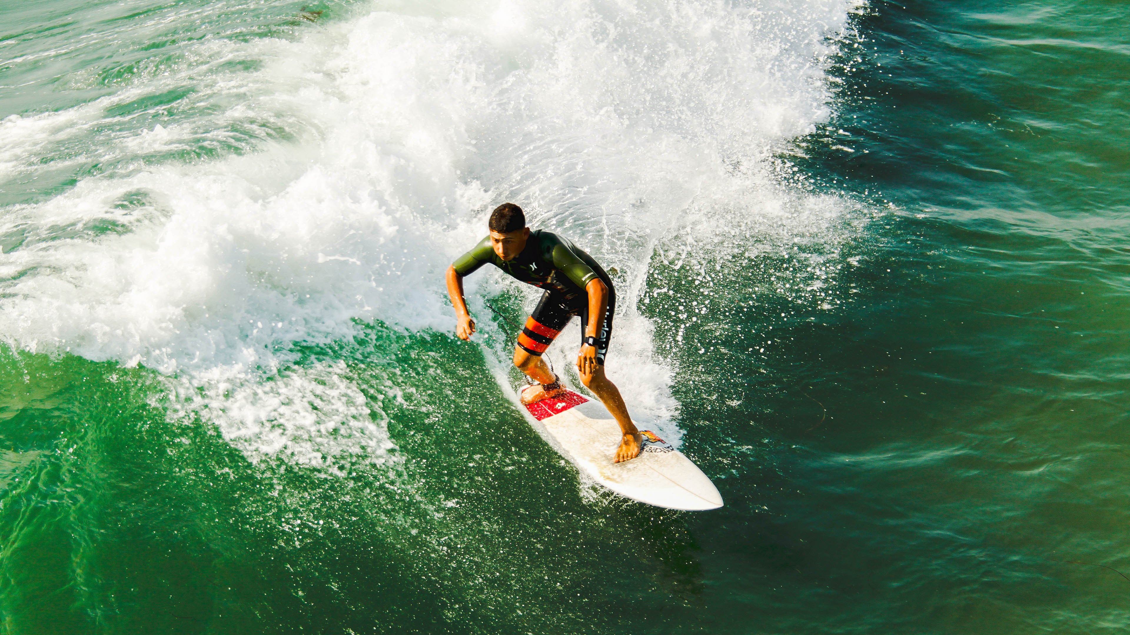 克瓦拉茨赫利亚的魔法之夜，莱比锡红牛如何击溃牙买加闪电